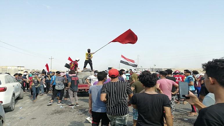 محتجون يغلقون الدوائر الحكومية في قضاء سيد دخيل احتجاجا على سوء الخدمات