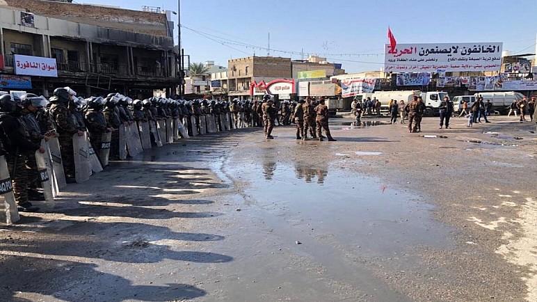 صور : محافظ ذي قار يعيد رسميا افتتاح ساحة الحبوبي بعد عام على اغلاقها من قبل المتظاهرين